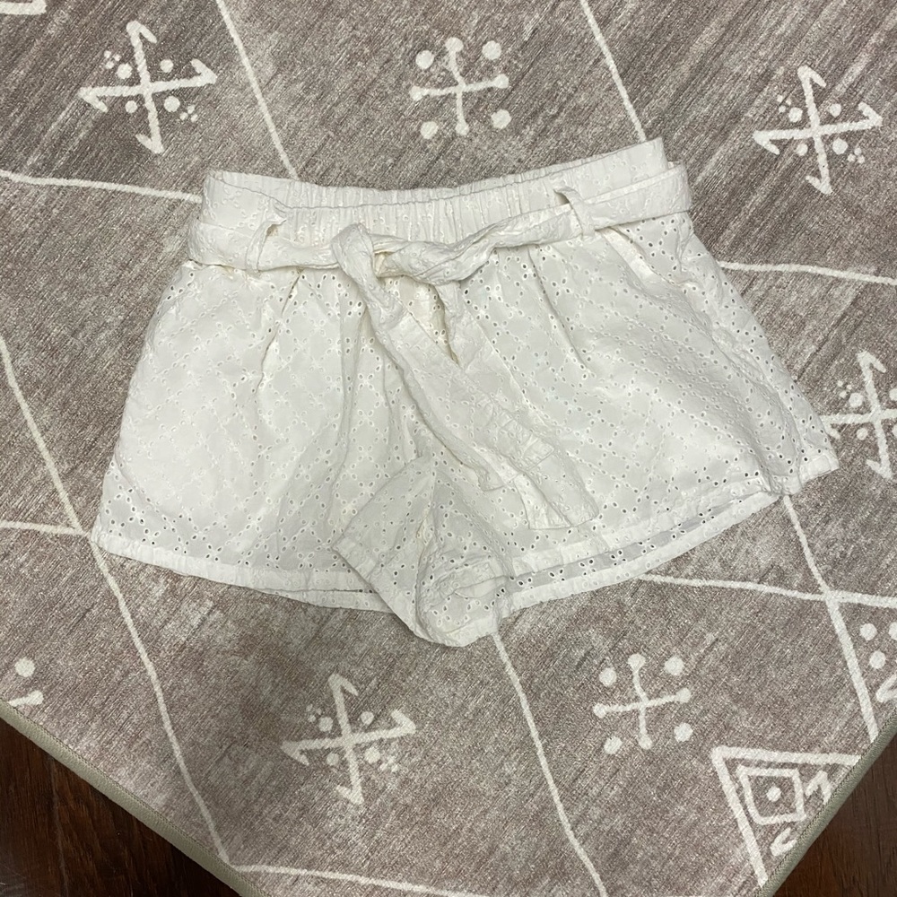 C&C California White Eyelet Tie Waist Shorts XS